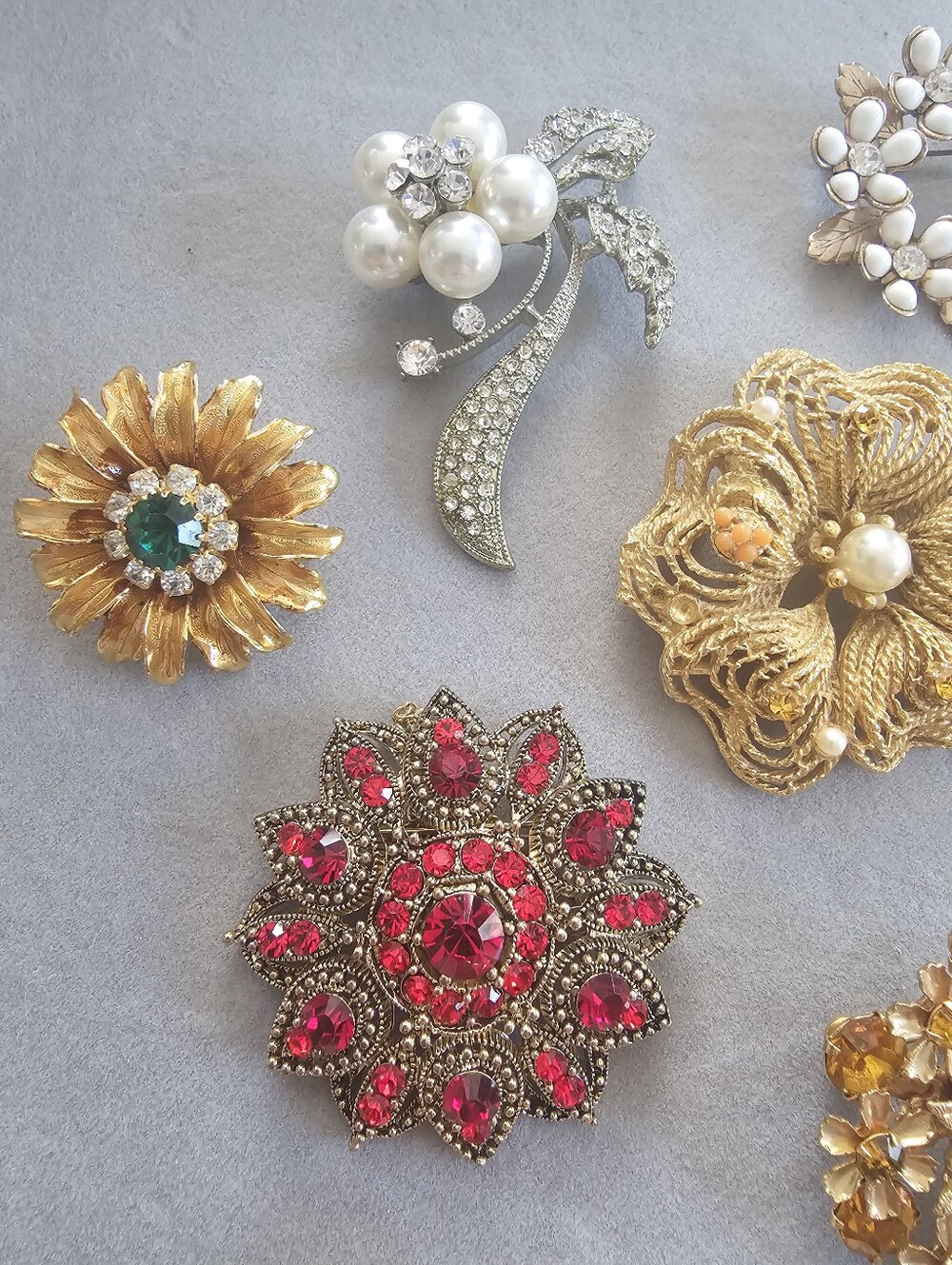 Vintage Brooch Lot - Picture 2 of 5